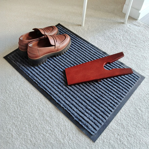 Shoe Remover Dog Mattia