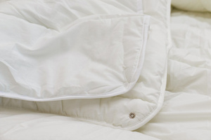 Quilt 200 x 220 Anti-allergenic 4 Seasons Ina 01