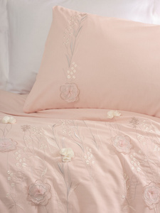 Bedding 200 x 220 6 pcs Satin Embroidered 3D Omer 01