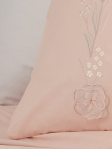 Bedding 200 x 220 6 pcs Satin Embroidered 3D Omer 01