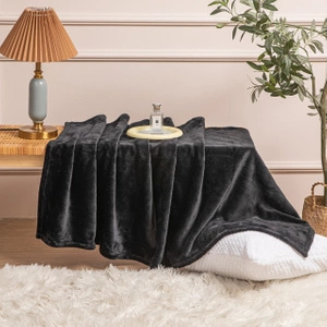 70 x 150 Plush Microfiber Willy Black Blanket