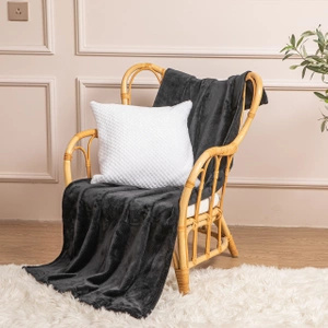 70 x 150 Plush Microfiber Willy Black Blanket