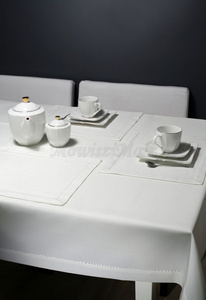 Stain Resistant Tablecloth with a Net 240_White 140x200