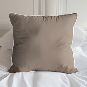 Cushion cover 40 x 40 Makosatin Pure with Biza 07