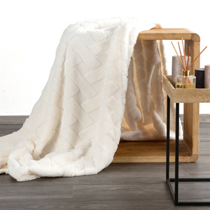 70 x 160 Plush Blanket Herringbone Caro Cream