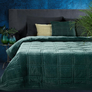 KRISTIN2 C. 170 x 210 Decorative Bedspread. Mint