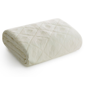 Quilt 220 x 240 Design Quilted Alara6 Cream