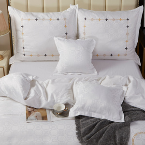 Bedding 220 x 200 5 pcs Satin Embroidered AT012