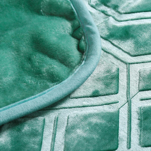 Blanket 160 x 200 Vito Stamped Acrylic Bottle Green