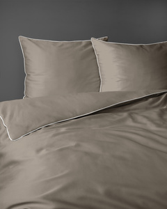 Cushion cover 40 x 40 Makosatin Pure with Biza 07